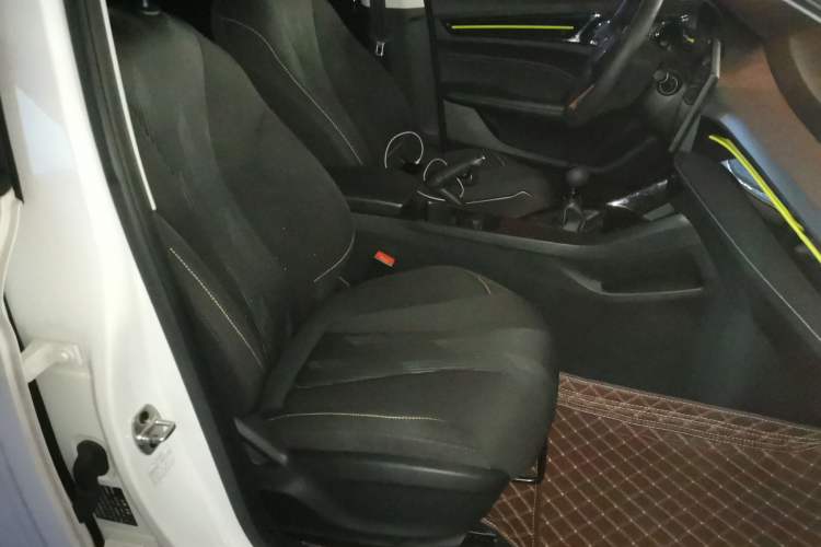 Used Roewe i5 2021 1.5L Manual Platinum Edition