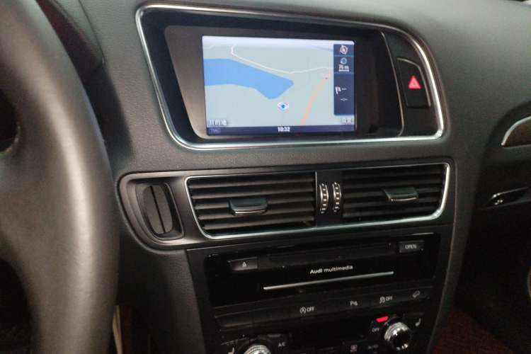 Used Audi Q5 2015 40 TFSI Comfort Model Audio And AC Panel