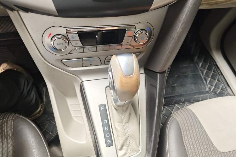 Used Ford Focus 2012 Hatchback 1.6L Automatic Fashion Edition
