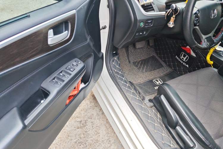 Used Honda Jade 2014 1.8L Automatic Comfort Elite Version 5 Seats
