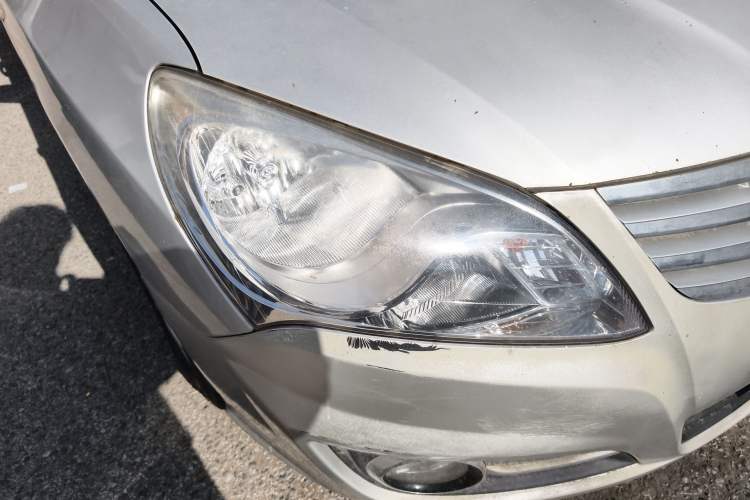 Used Hyundai Celesta 2011 1.6L Manual Comfort Edition Right Front Headlight