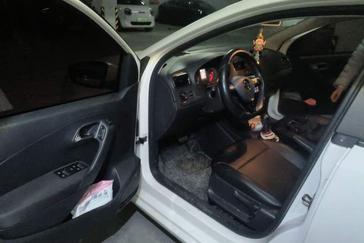 Used Volkswagen Polo 2016 1.6L Automatic Comfort Model Driver Seat