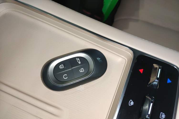 Used JETOUR Shanhai Shanhai L9 2025 1.5TD 2DHT Flagship Edition 6 Seats
