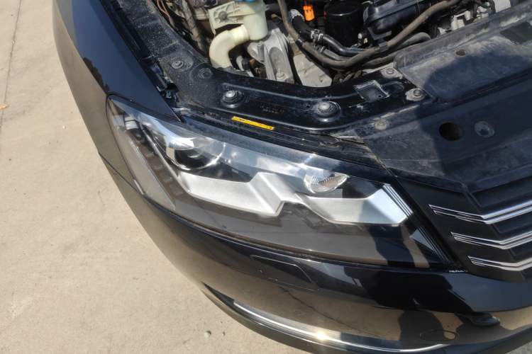 Used Volkswagen Passat 2011 1.8TSI DSG Prestige Edition Right Front Headlight