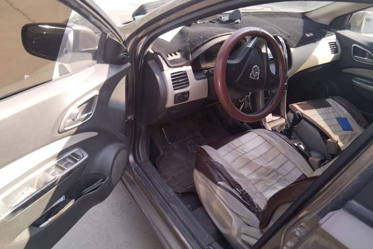 Used Baojun 630 2013 1.5L manual standard version