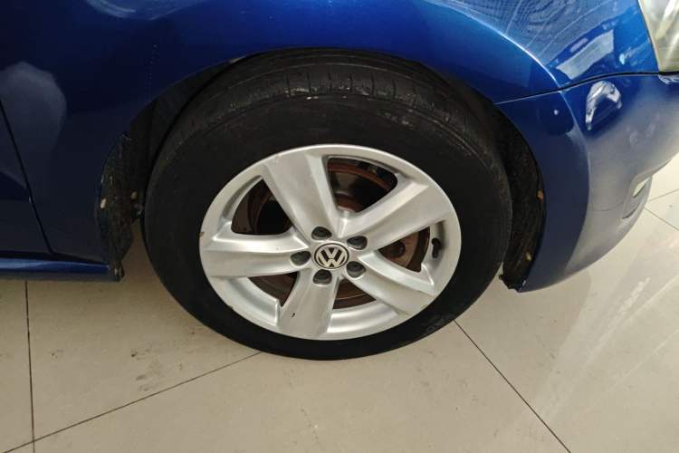 Used Volkswagen Polo 2011 1.6L Automatic ZhiShang Version Right Front Wheel Hub