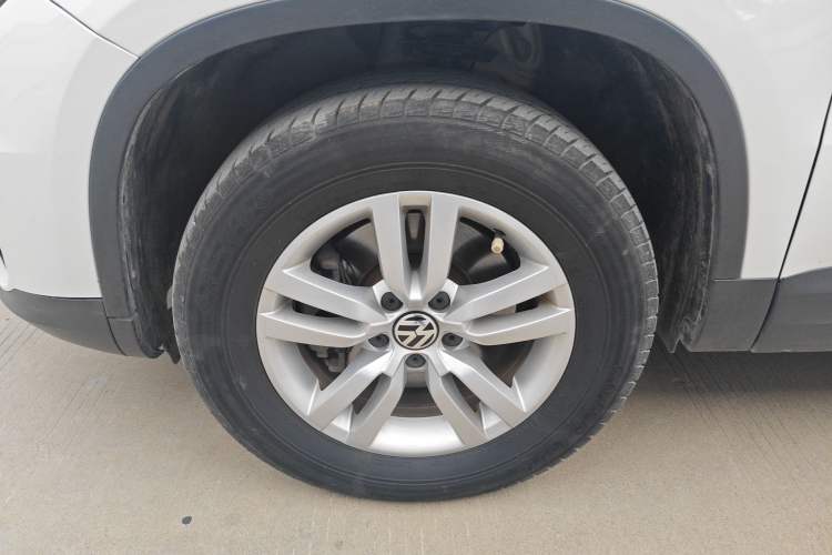 Used Volkswagen Tiguan 2015 1.8TSI Manual Two-Wheel Drive Fashion Edition Left Front Wheel Hub