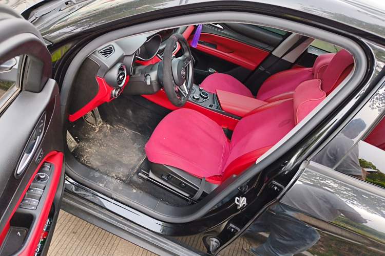 Used Alfa Romeo Stelvio 2017 2.0T 200HP Elite Edition Driver Seat