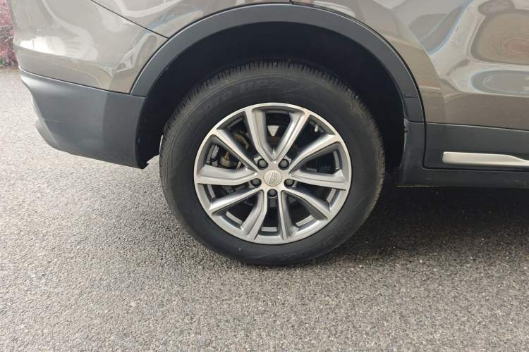 Used Geely Auto Emgrand X7 Sport 2018 1.8TD Automatic Two-Wheel Drive Zhiya Model Exterior 5