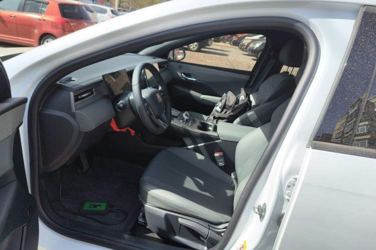 Used BYD Qin PLUS 2025 DM-i Smart Drive 55KM Leading Model
