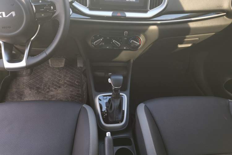 Used Kia kx1 Stonic 2021 1.4L CVT Fun Edition