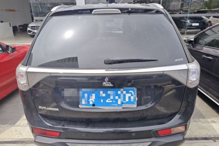 Used Mitsubishi Outlander 2014 2.4L 4x4 Deluxe Value Edition 7 Seats Rear