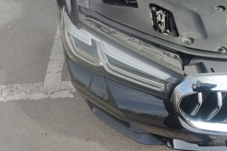 Used BMW 5 Series 2023 530Li Luxury Edition M Sport Package Right Front Headlight