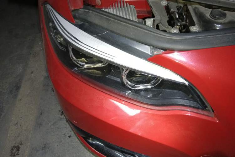 Used BMW 2 Series 2018 220i Convertible Coupe Sports Design Package Right Front Headlight