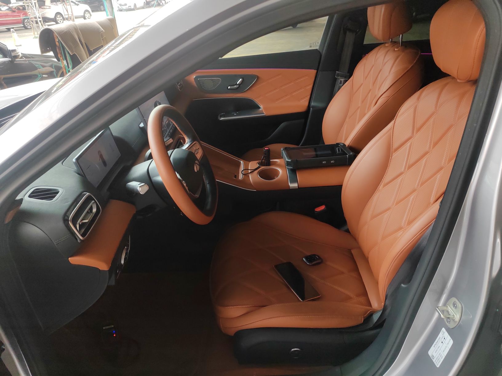 Переднее сиденье в автомобиле