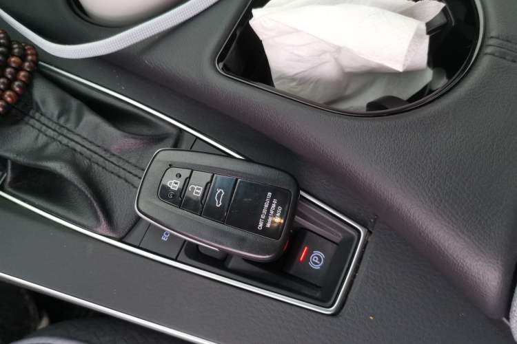 Used Toyota Avalon 2019 2.5L Ambition Version China VI Standard Vehicle Key