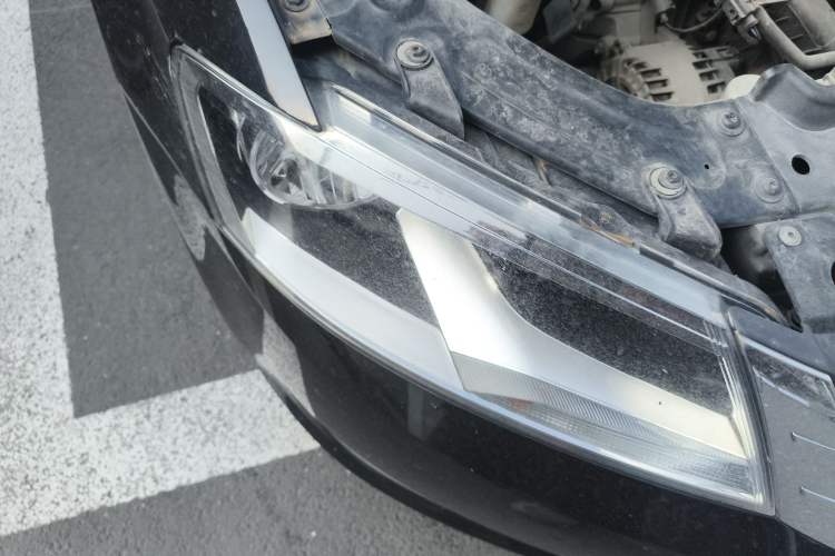 Used Volkswagen Lavida 2013 Restyled Classic 1.6L Manual Comfort Edition Right Front Headlight