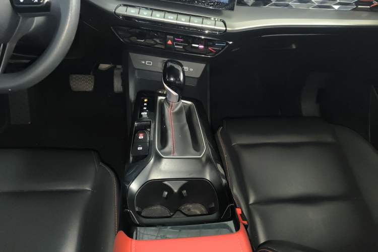 Used MG 5 2023 180 DVVT CVT Luxury Edition
