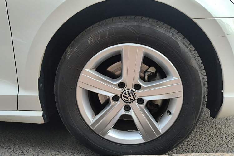 Used Volkswagen Lamando 2015 230TSI DSG Fashion Edition Right Front Wheel Hub