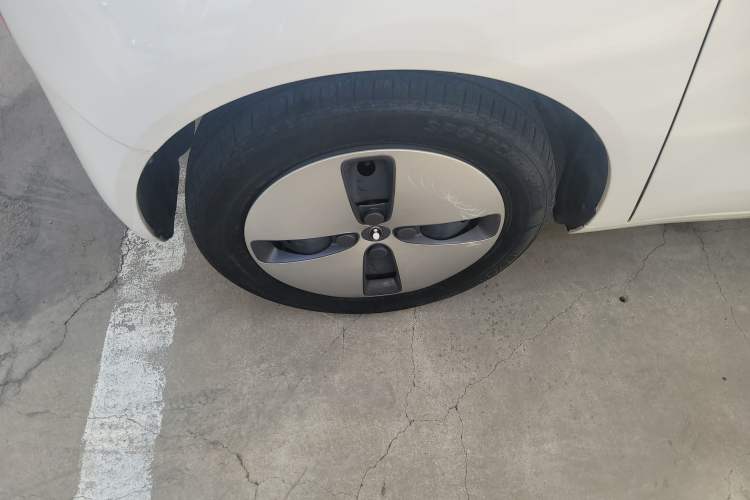 Used ORA Black Cat 2022 Updated Version 301 km Cute Pet Edition Lithium Iron Phosphate Left Front Wheel Hub