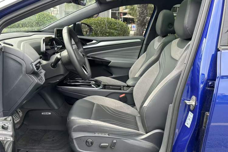Used Volkswagen ID.4 CROZZ 2024 PRO Model Left Front Seat