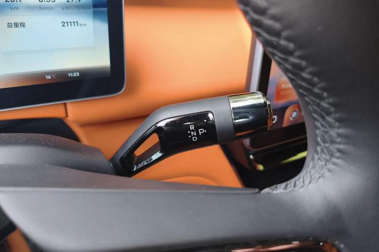 Used Geely Galaxy LEVC L380 2024 140-Degree 6-Seater All-Wheel-Drive Ultra Gear Lever