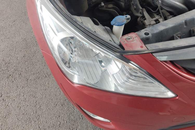 Used Hyundai Verna (older generation) 2010 Sedan 1.4L Manual Comfort GS Right Front Headlight