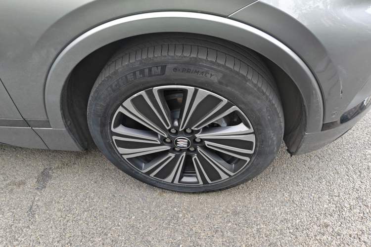 Used Buick E5 2023 Zhenxiang Standard Range Edition Right Front Wheel Hub