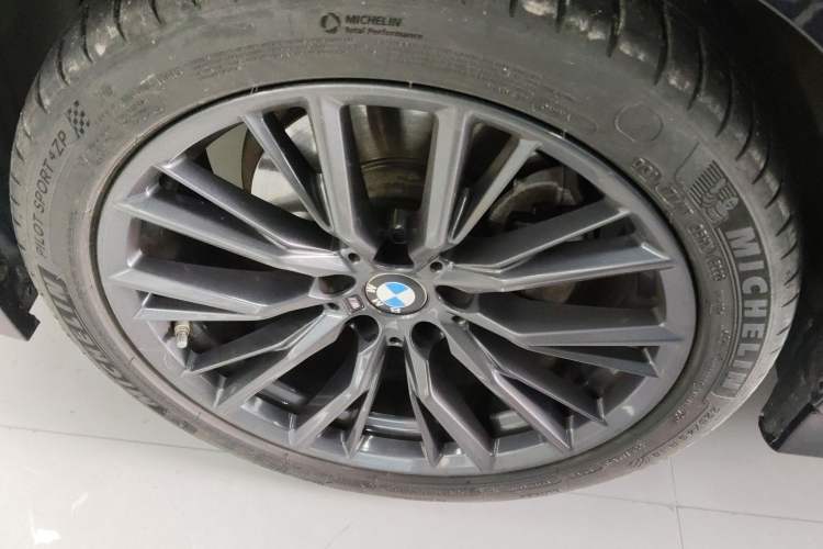 Used BMW 3 Series 2023 325Li M Sport Night Edition Package Left Front Wheel Hub