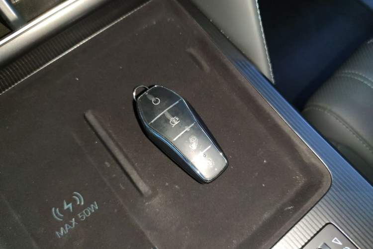 Used BYD Song L DM-i 2025 Intelligent Driving Version 160 km Beyond-Range Type Vehicle Key