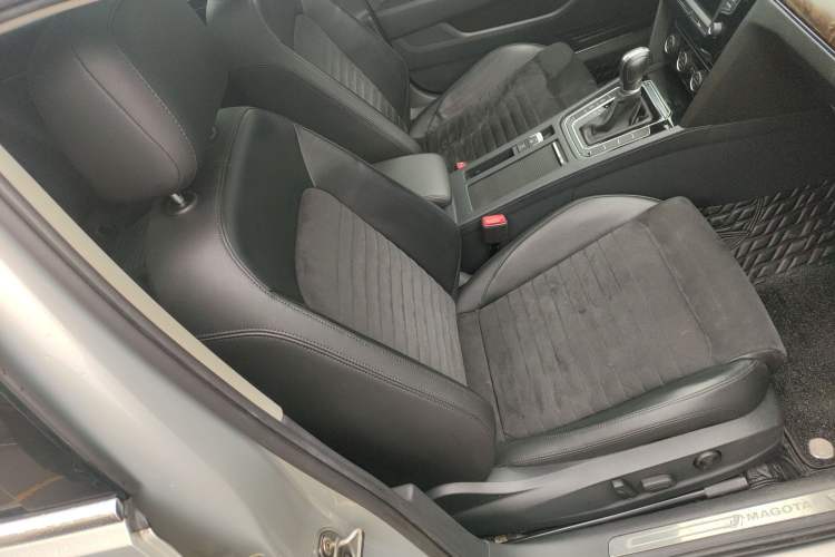 Used Volkswagen Magotan 2017 330TSI DSG Luxury Model Right Front Seat