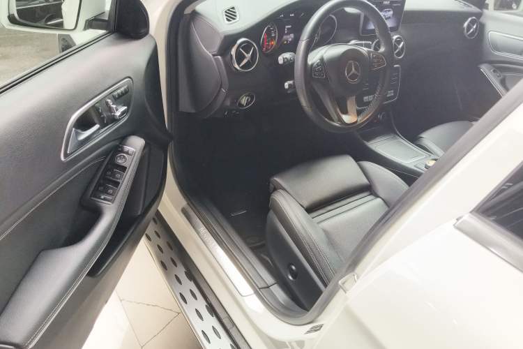 Used Mercedes-Benz GLA 2017 GLA 200 Fashion Model Driver Seat