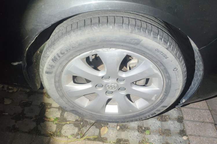 Used Buick Regal 2015 2.0L Leading Fashion Edition Exterior 4