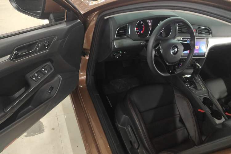 Used Volkswagen Lamando 2017 230TSI DSG Fashion Edition
