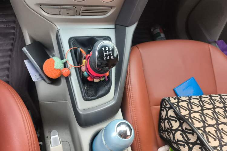 Used Ford Focus 2012 Sedan 1.6L Manual Comfort Model Gear Lever