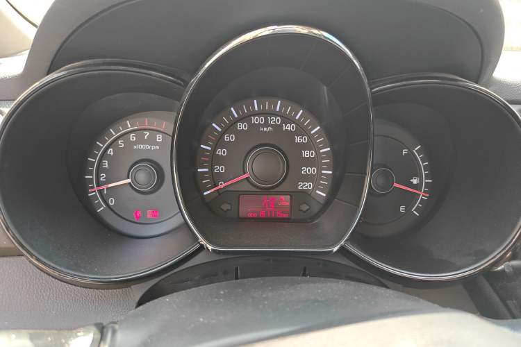 Used Kia K2 2012 Sedan 1.4L MT GLS Commemorative Edition
