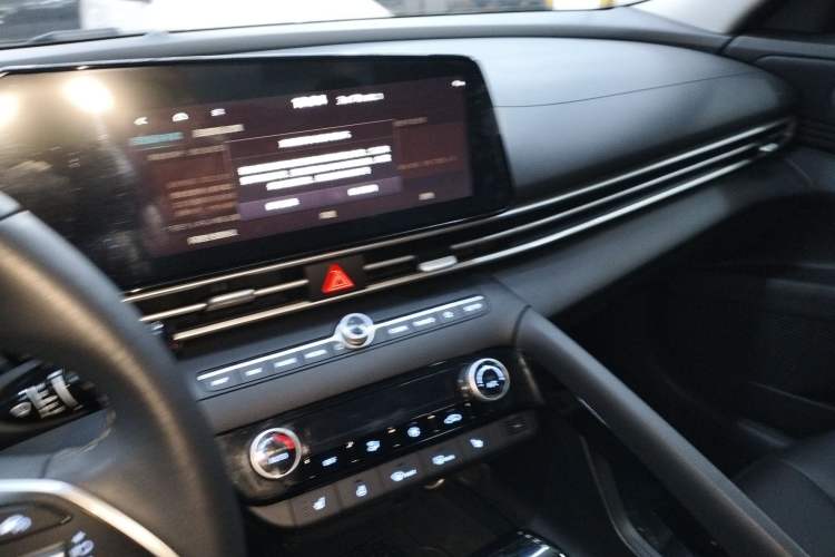 Used Hyundai Elantra 2023 1.5L CVT LUX Prestige Edition Audio And AC Panel