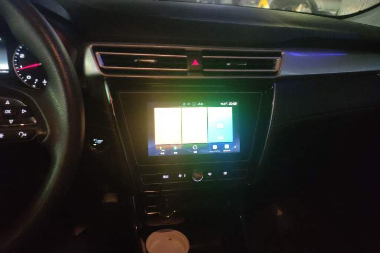 Used Roewe i5 2019 1.5L Manual 4G Connect Leehao Flagship Edition Audio And AC Panel