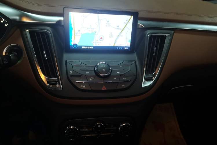 Used Soueast DX7 2017 1.5T Automatic Glory Edition Audio And AC Panel