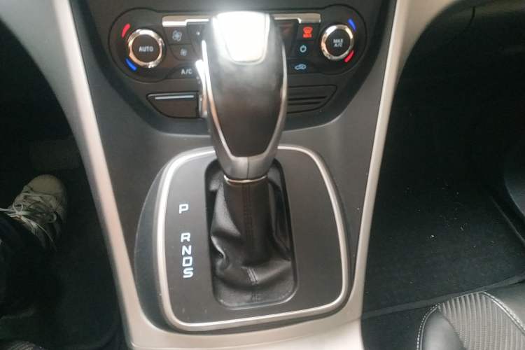Used Ford Kuga 2013 1.6L GTDi Two-Wheel-Drive Trend Model Gear Lever