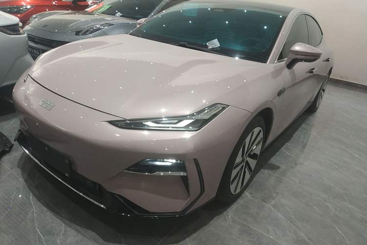 Used Geely Galaxy E8 2024 665 km Range Rear-Drive Starship Long-Range Version