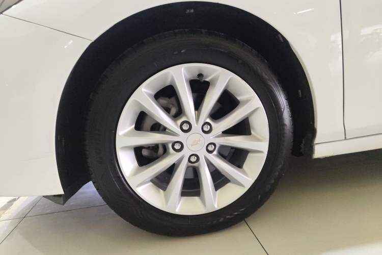 Used Chevrolet Cruze 2018 320 Automatic Pioneer Sunroof Edition Left Front Wheel Hub
