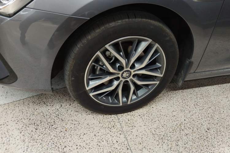 Used BYD Qin PLUS 2021 EV 400KM Luxury Model Left Front Wheel Hub