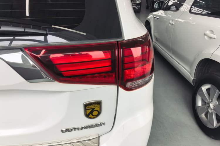 Used Mitsubishi Outlander 2019 2.0L Two-Wheel Drive Comfort Edition 5 Seats China VI Standard
