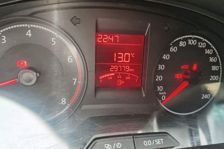 Used Volkswagen Santana 2016 1.4L Manual Fashion Edition Odometer Close Up