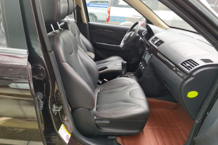 Used Dongfeng Fengon 370 2016 1.5L Manual Elite Travel Edition 7 Seats
