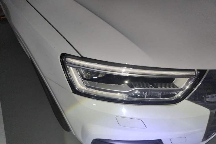 Used Audi Q3 2018 30th Anniversary Edition 30 TFSI Fashion Model Right Front Headlight