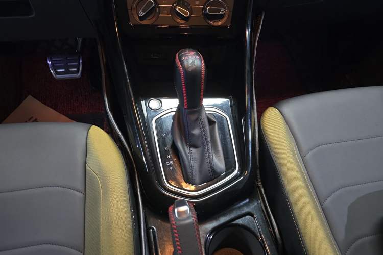 Used Jetta VS5 2019 280TSI Automatic Enjoyment Model Gear Lever