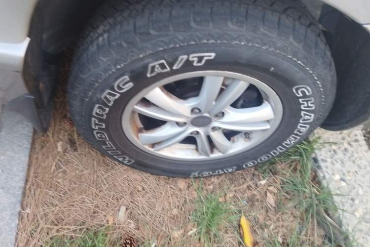 Used Huatai Santa Fe Classic 2012 2.0T Diesel Automatic 4x4 Prestige Version Right Front Wheel Hub