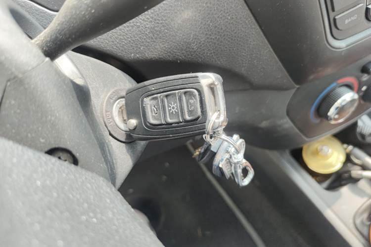 Used FAW Weizhi V5 2014 1.5L Manual Entry-Level Model
